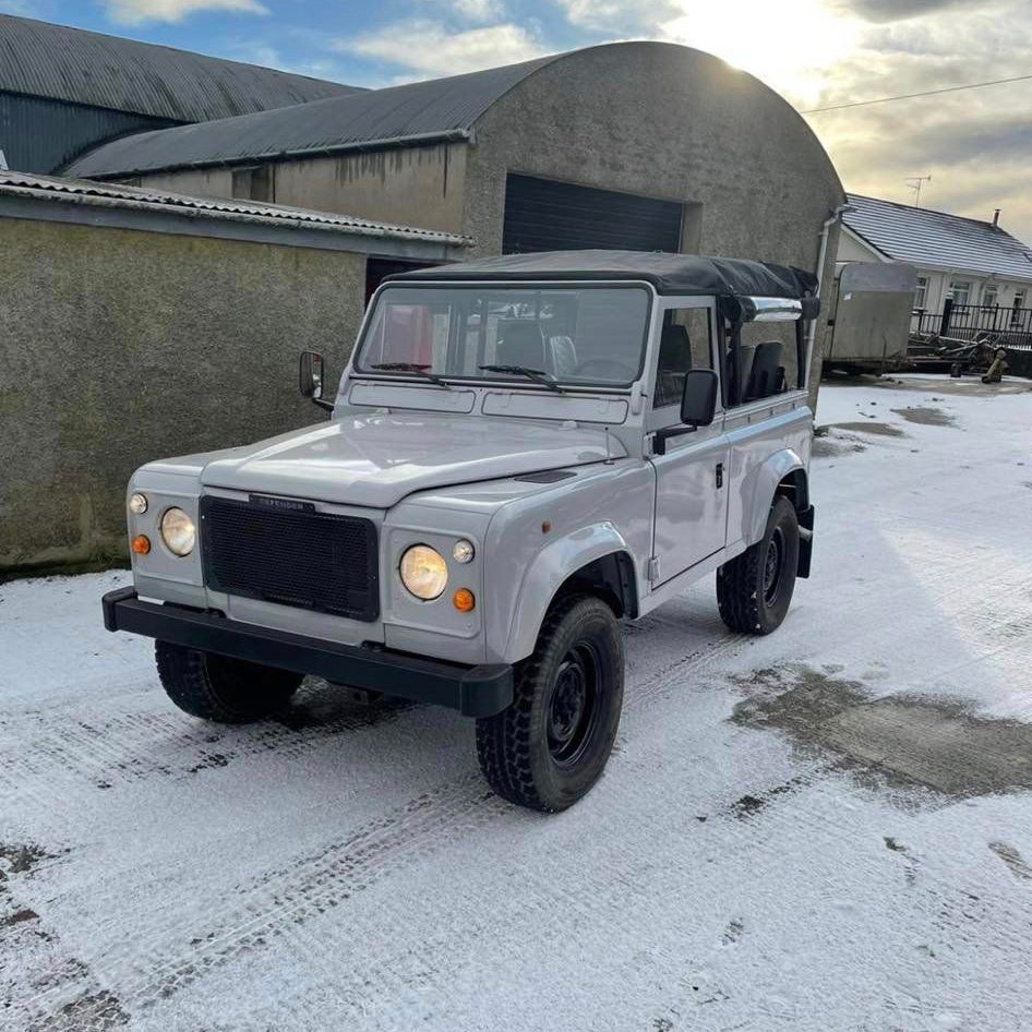 326415706_1611149382690260_5909104215413419278_n Land Rover restoration